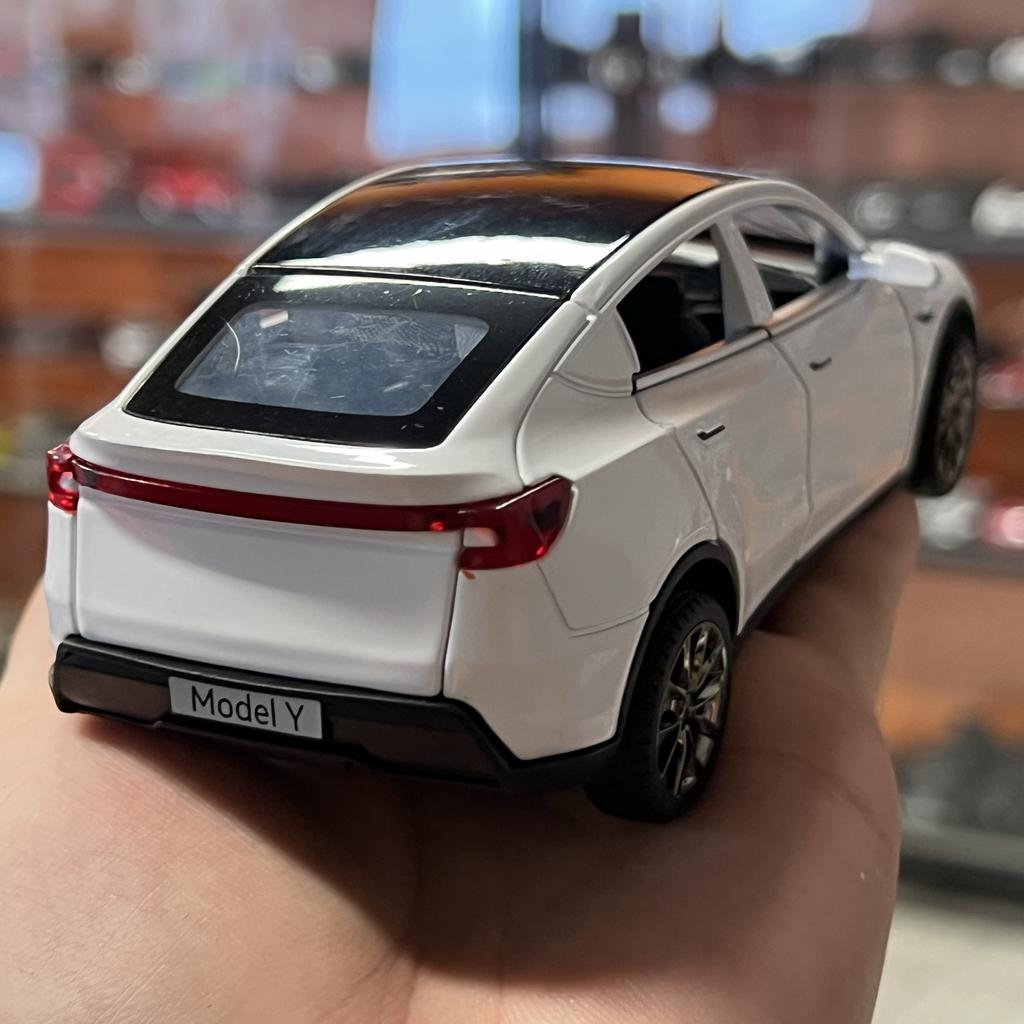 New 1:32 Model Y Electric SUV Alloy Car Model Diecast Metal Toy Off-road Vehicles Car Model Sound And Light Kids Gifts With Boys