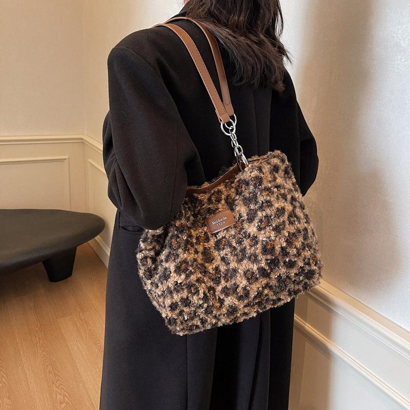 Furry Retro Big Bag Women's 2025 New Fashion Plush Leopard Print Tote Bag Autumn Large-capacity Shoulder Bag
