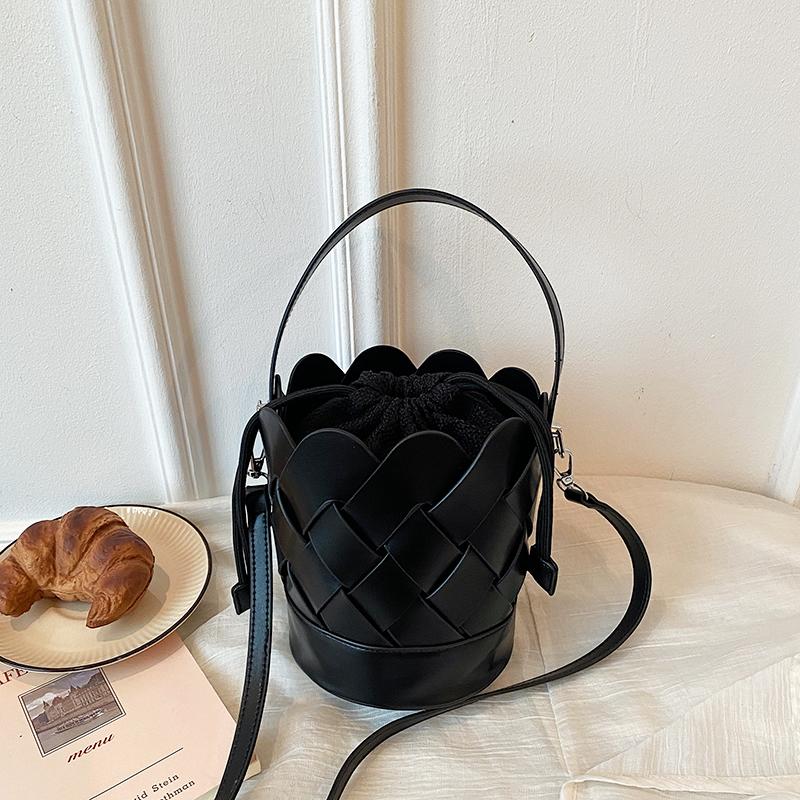 2 Set Bucket Tote Bag Ladies 2026 New Designer Hollow Out Woven Handbag Summer Crossbody Phone Bag Lipstick Pack Fashion Bag