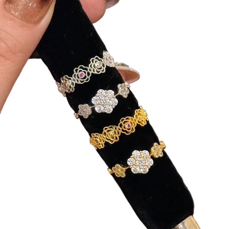 Romantic Floral Hollow Out Rose Flower Rings for Women Sweet Single Row Diamond Inlaid Exquisite Engagement Ring Jewelry Gift
