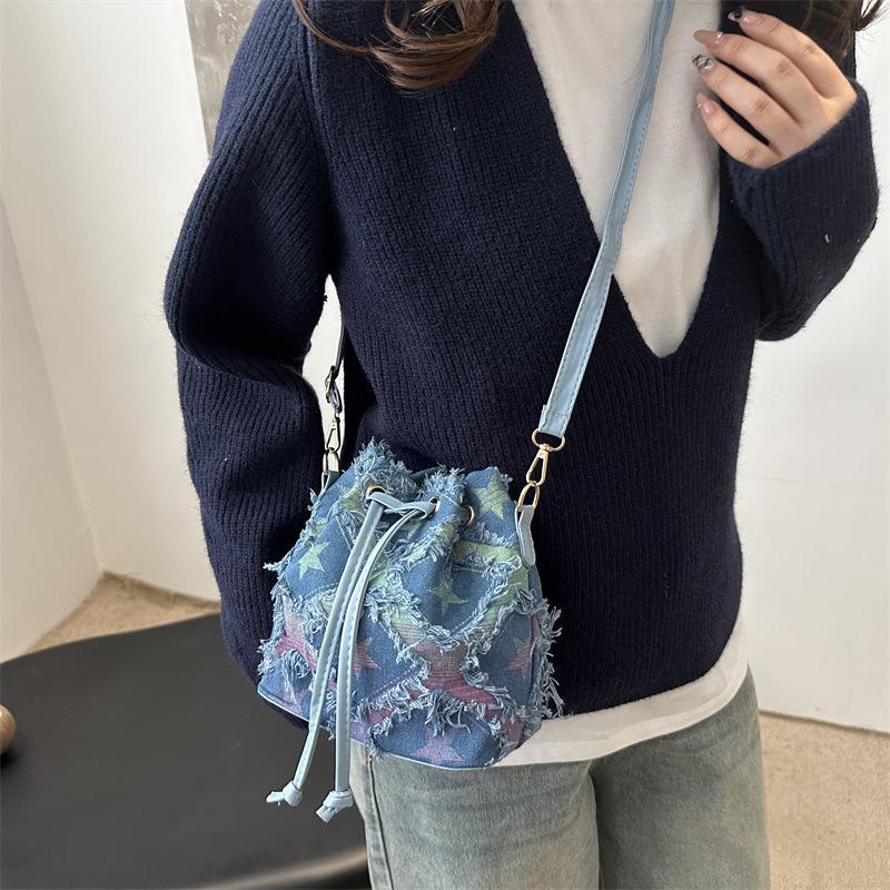 2025 Spring New Large-capacity Fashion Design Shoulder Leisure Bag Women's Tide Simple Commuter Portable Bucket Bag