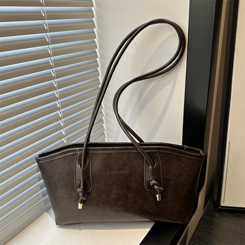 

Niche high-end textured bag women s fashion versatile design large-capacity commuting foreign style casual shoulder bag кофейный
