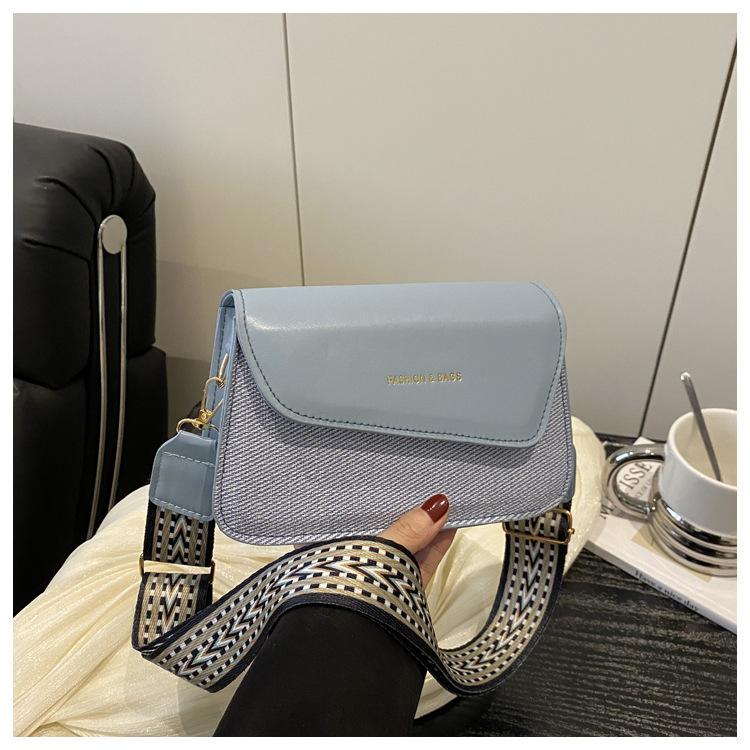 Premium Wide Shoulder Strap Small Square Bag Women's New Fashion Versatile Shoulder Bag Simple Commuter Messenger Bag Bags