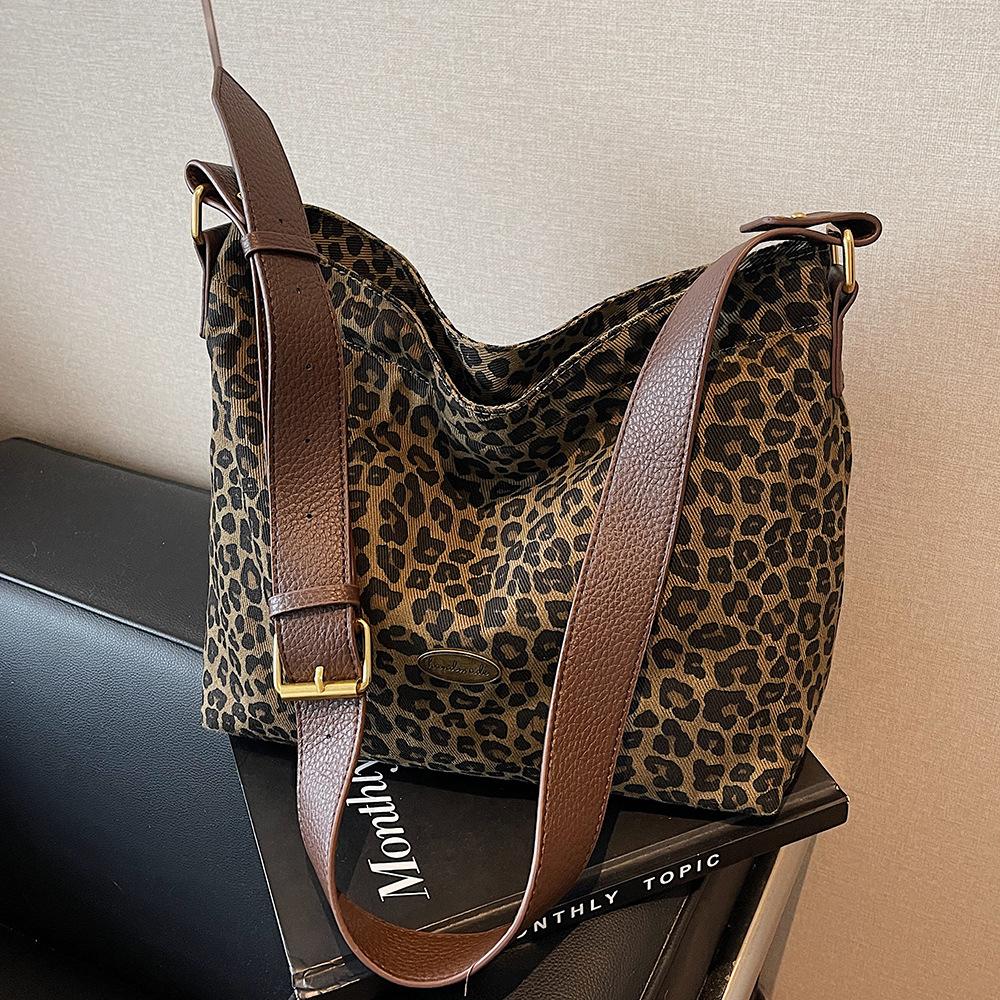 Autumn and Winter Fashion Leopard Print Tote Bag, Female Students Commute To Class, Large-capacity Messenger Bag