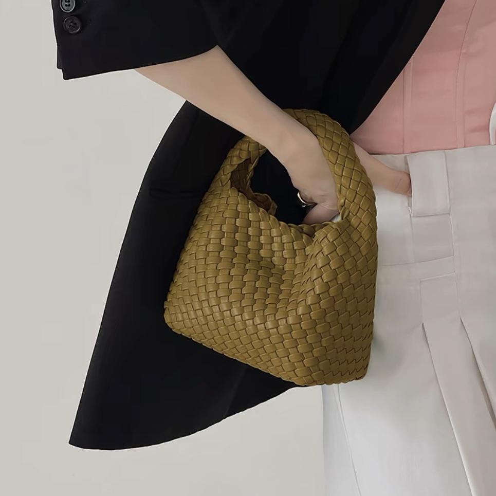 Hand-Woven Women's Summer Handbag: High-End Niche Design, Versatile for Shoulder and Vegetable Basket Style