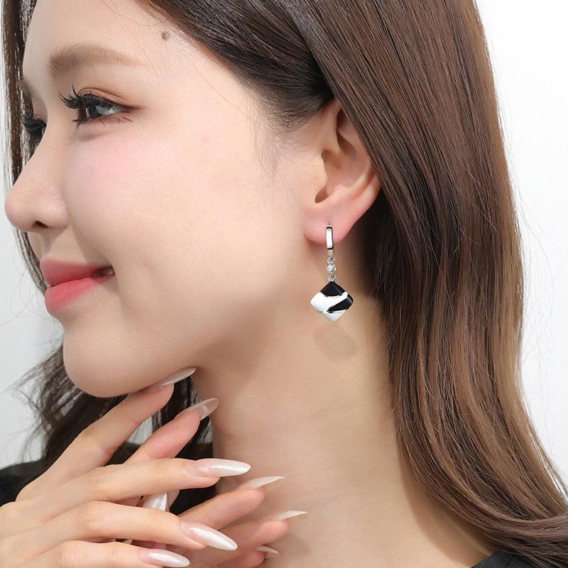 New Charm Black and White Geometry Square Earrings Light Luxury and High-end feel 925 Silver Ear Buckle For Women KOFSAC