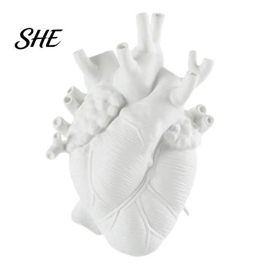 Realistic Heart Sculpture Shaped Flower Vases, Resin Vase, Creative Holder, Modern Art Vase Style Decorative for Home Wedding Valentine Gift