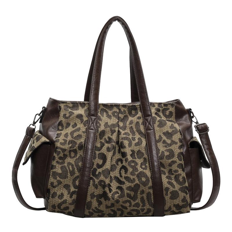

Outer single leisure commuting large-capacity tote bag women 2025 new autumn and winter versatile leopard print shoulder messenger bag коричневый