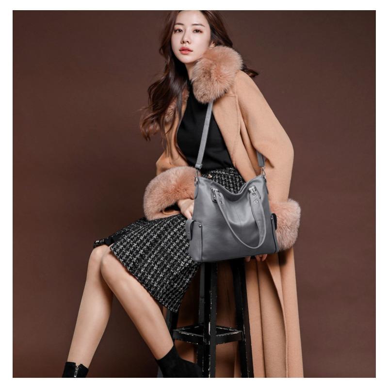 New Fashion Women's Shoulder Bag Soft Leather Large Capacity Portable Messenger Bag