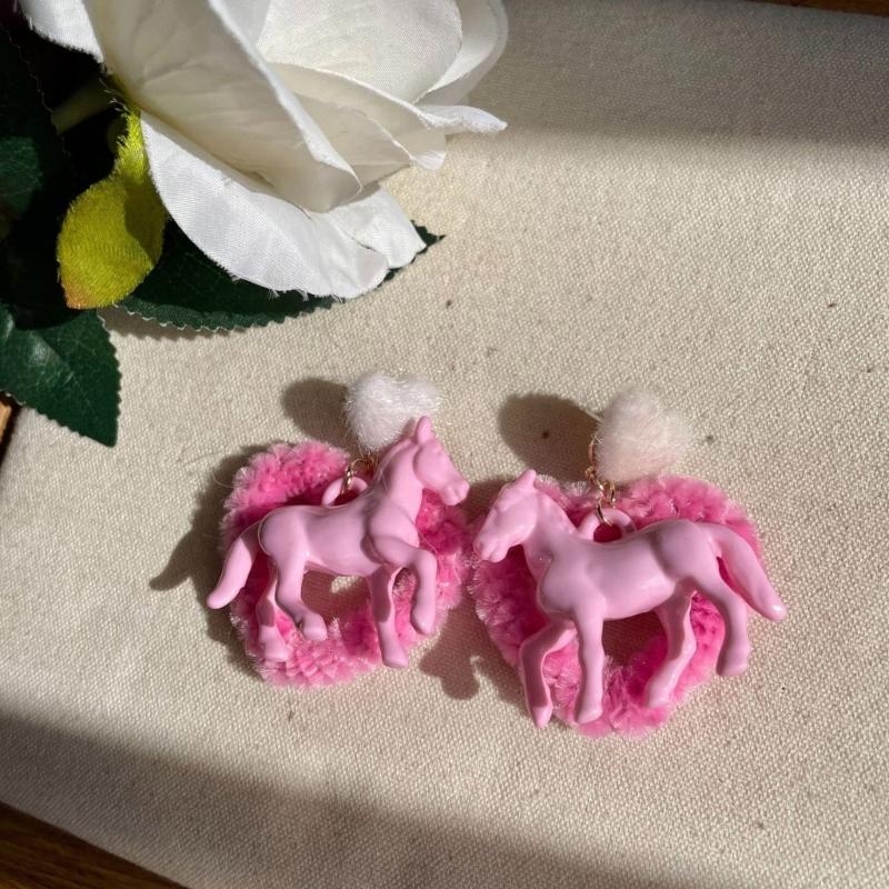 Elegant Horse Ear Cuffs/Ear Studs with Heart Pendant Earrings for Fashion Lovers Fashionable Resin Jewelry for Girls