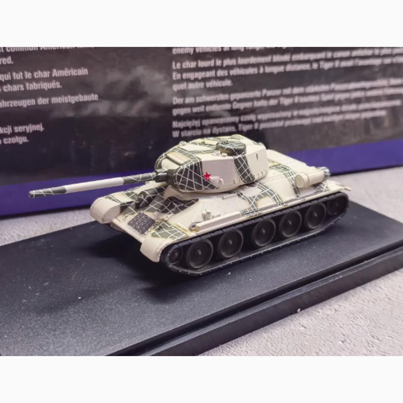CORGI 1:87 Scale Tank Duel Leopard T34 Simulation Alloy Toy Model Scene with Ornament Classic Collection