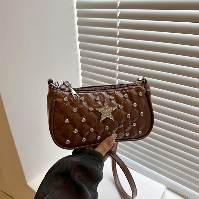 

Xiaoxiangfeng сумка под мышкой женская 2025 новая модная нишевая ромбовидная квадратная сумка универсальная сумка через плечо коричневый