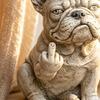 Lustiger Bulldogge Blumentopf Neuheit Mittelfinger Hund Blumenkübel Niedliche Hundegartenstatue für Außen Innen Garten Büro Schreibtisch Dekoration