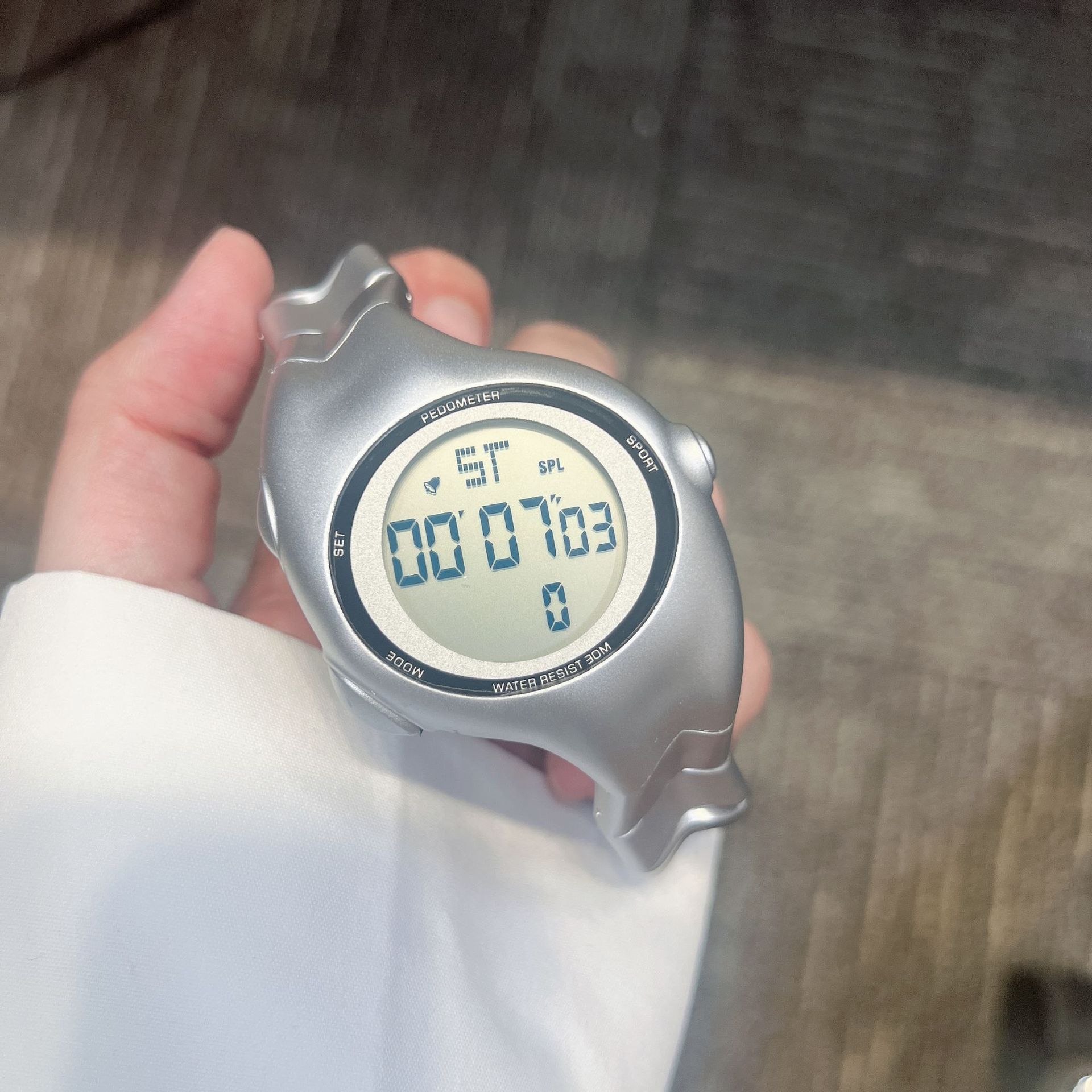Special-Shaped Twisted Original Non-Mechanical Watch Personalized Fashion Trendy Retro Watch Advanced Niche серебряный