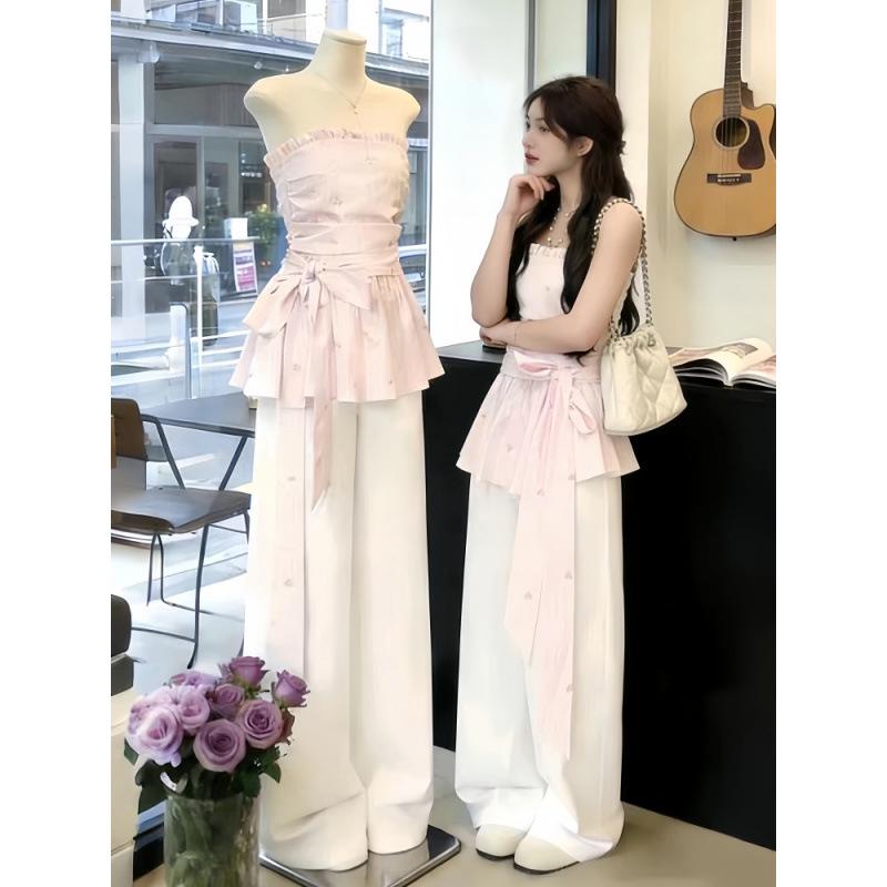 Chic Korean-Style Pink One-Shoulder Top & Jeans Set