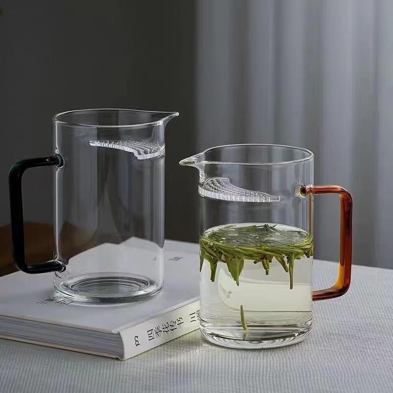 Heat-Resistant Glass Tea Pitcher with Integrated Infuser