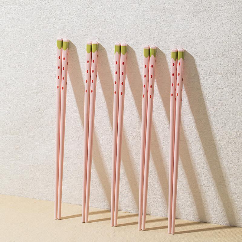 Cartoon Strawberry Ceramic Chopsticks Set