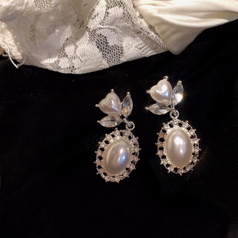 Korean Elegant Pearl Stud Earrings for Women: Versatile, High-Class Style Jewelry