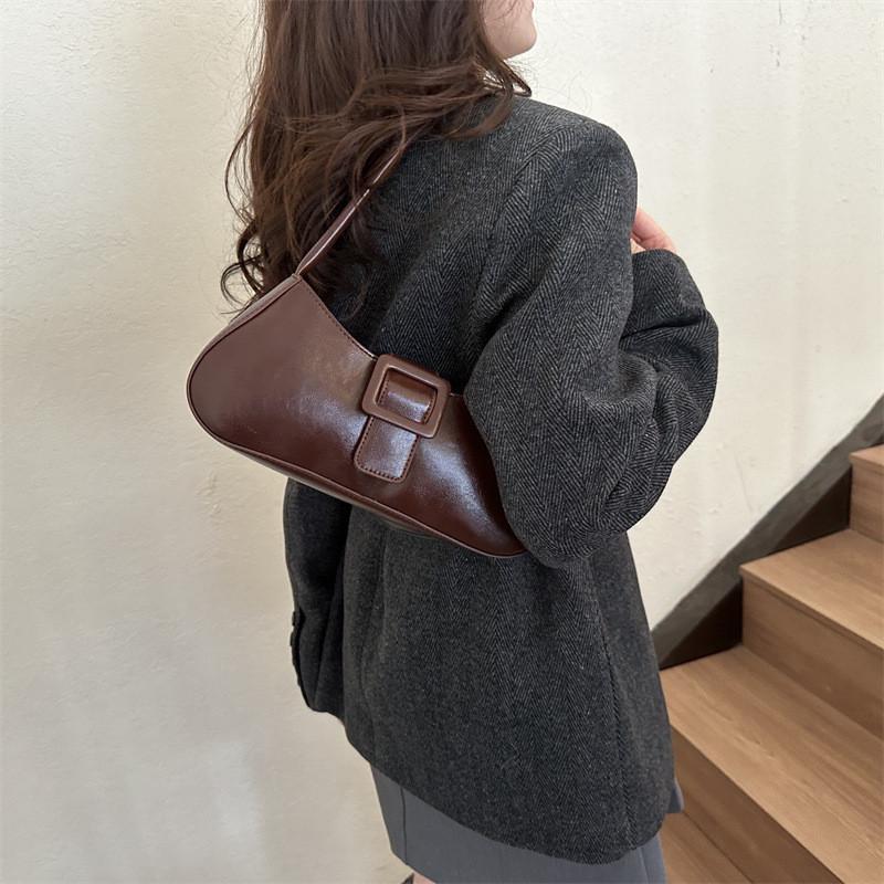 Chic Street Style Shoulder Bag For Women In Solid Black Or Brown Perfect For Daily Use