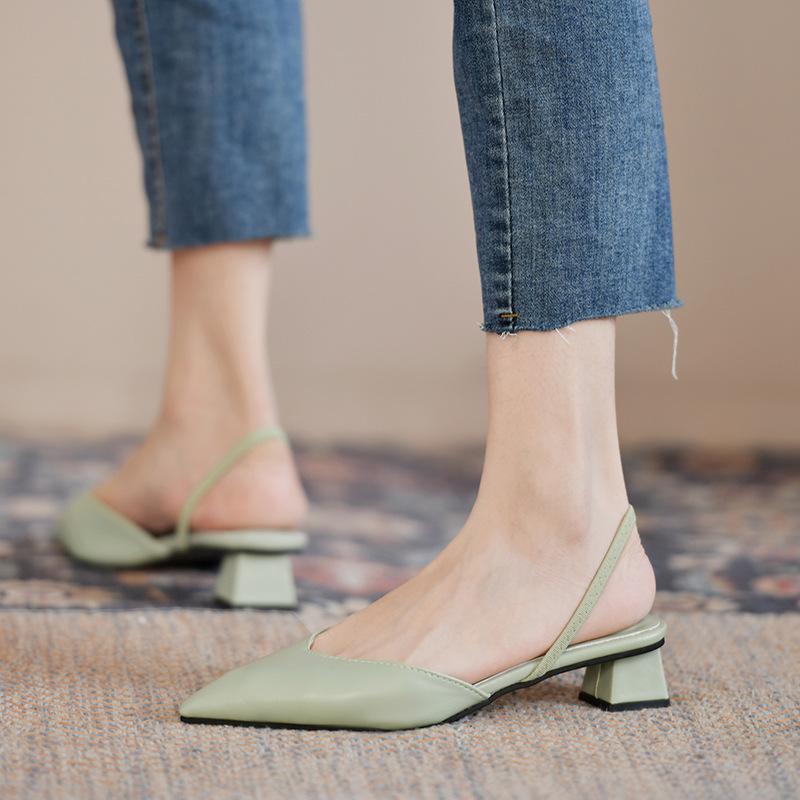 Baotou-sandaler för kvinnor på sommaren, enkla, spetsiga fyrkantiga klacksandaler för kvinnor i höga klackar, mode med smala remmar, singelskor för kvinnor