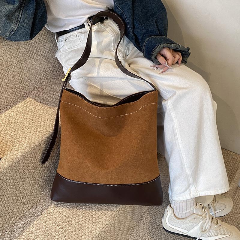 Suede Retro Style Bag 2025 New Fashion Commuter Bucket Bag Premium Texture Shoulder Tote Bag