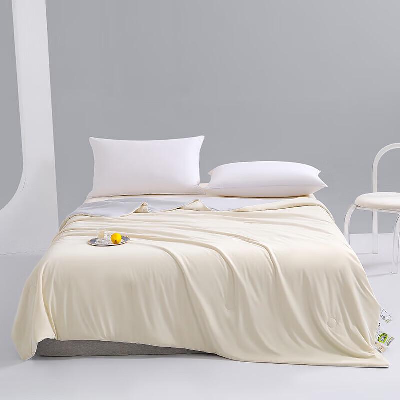 Glacier White Deer Cooling Summer Quilt