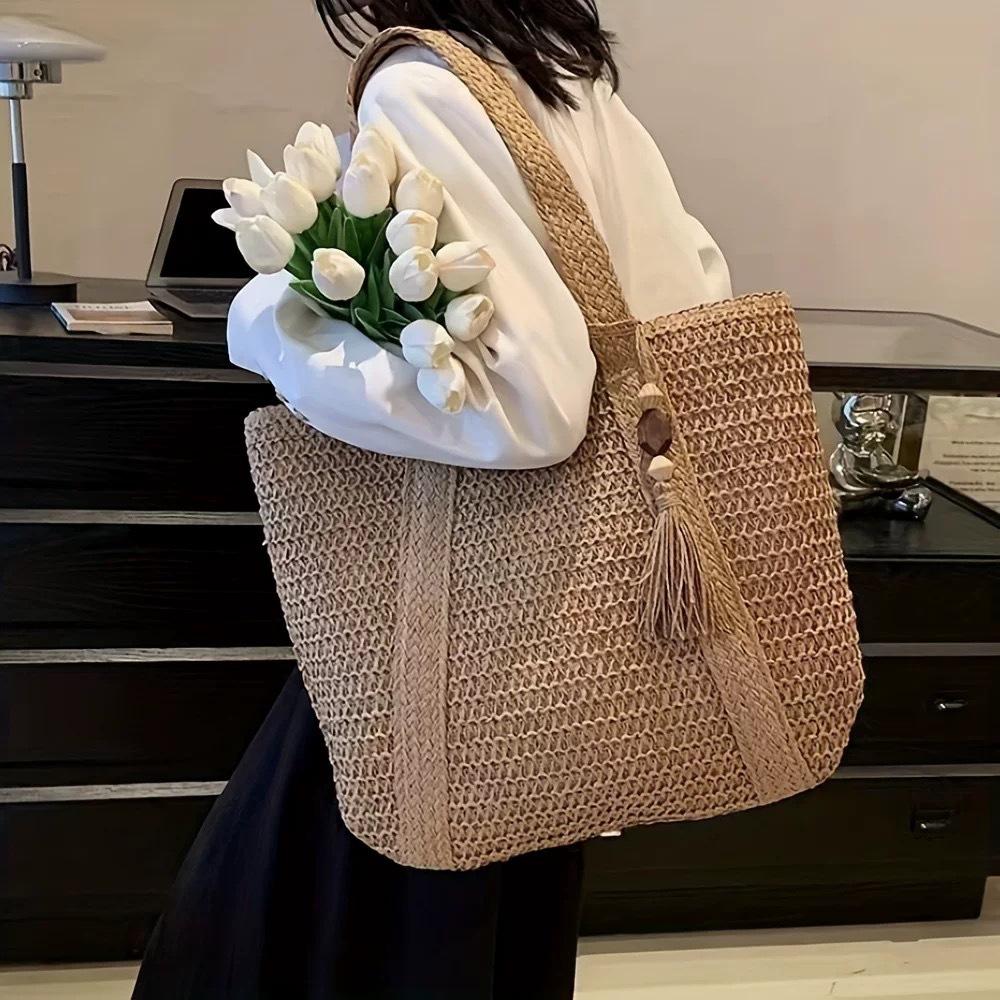 Fashion single shoulder straw woven beach wrapping machine weaving straw woven bag mahogany pendant large capacity woven bag tote bag