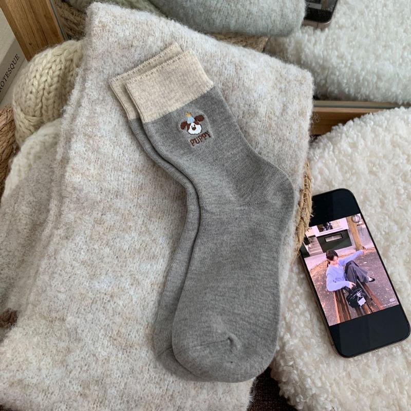 Ladies Autumn Simple Cartoon Embroidery Dog Matching Color Medium Tube Pile Socks