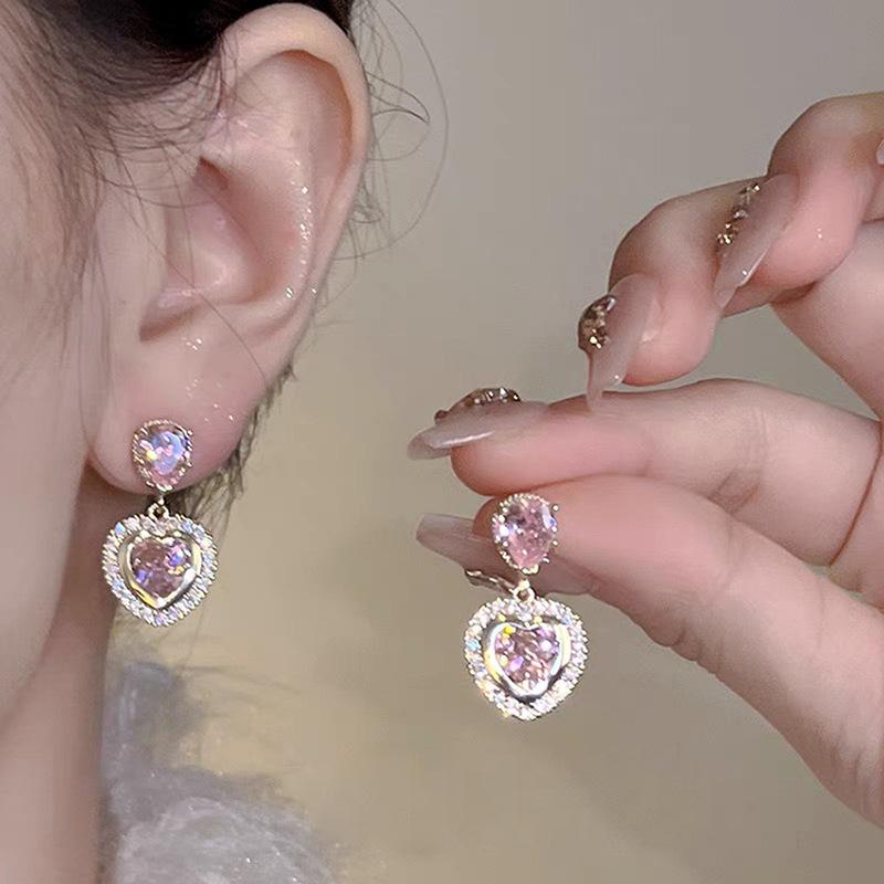 Super flash pink love zircon earrings without ear piercings, sweet girl niche design earrings, spring and summer jewelry earclips.