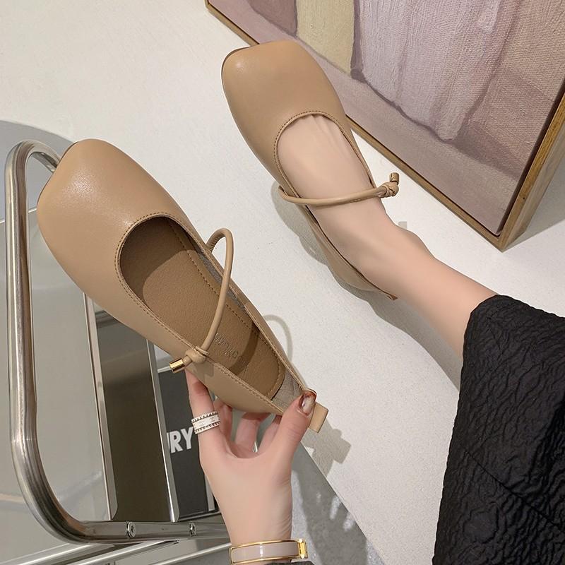 Fashion Ladies Shoes On Sale 2025 Stylish Black Leather Flat Shoes for Women Comfortable and Versatile Single Shoes for Everyday Wear
