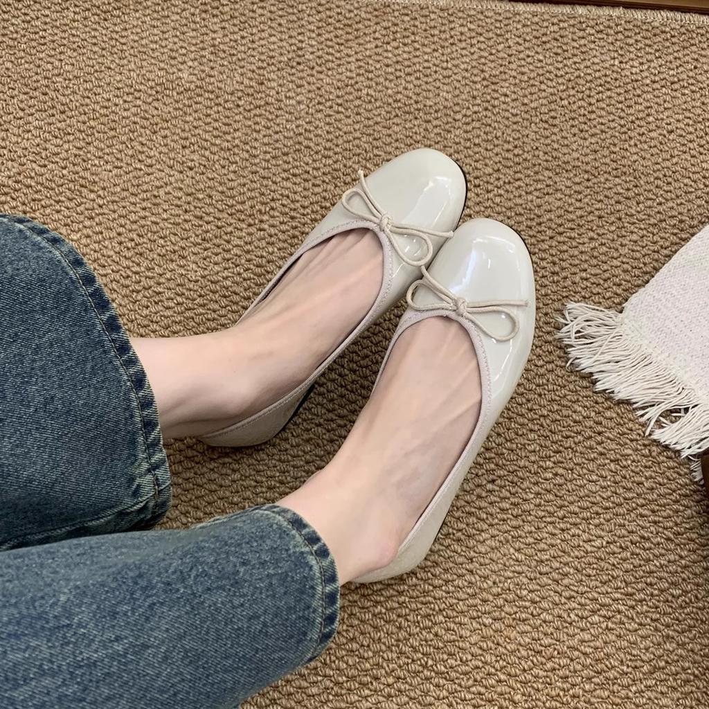 Patent leather flat bottom red round head shallow mouth spring and autumn new French fairy evening breeze gentle pedal lazy bean shoes