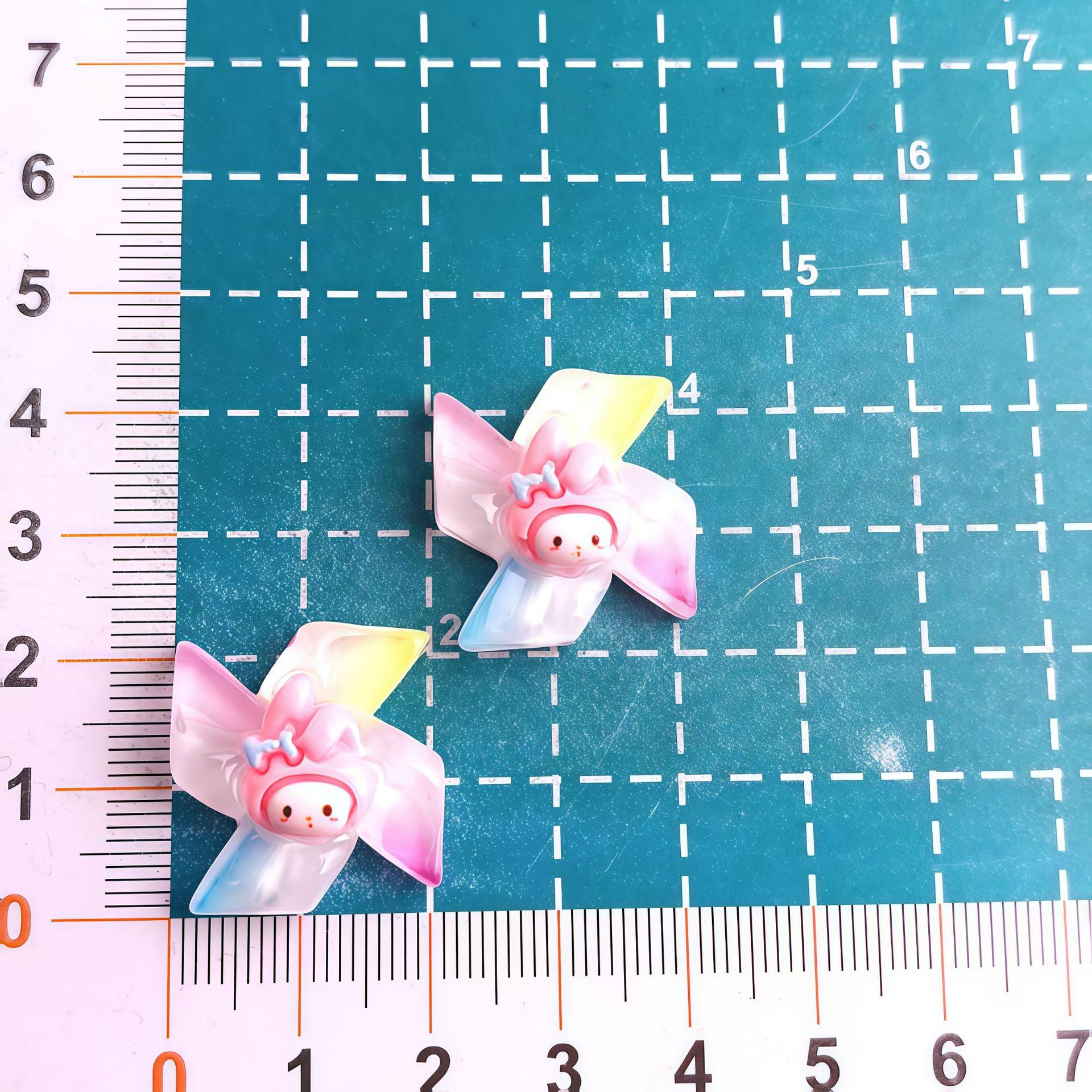 DIY Animal Windmill Resin Ornaments: Phone Case, Fridge Magnet, Hair Clip, Cream Glue, & Lanyard Accents Small Card