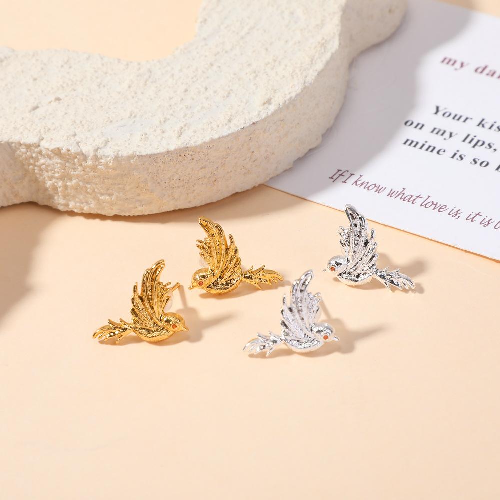 New Chinese retro bird stud earrings women's copper electroplating light luxury niche design earrings