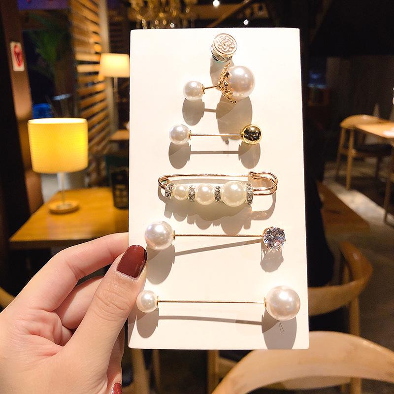 Women's Waist-Tightening Elastic Brooch Pin - Anti-Exposure Buckle for Clothes and Skirts