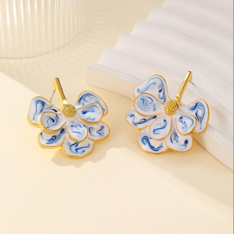 

Fashion Blue and White Porcelain Heart Bowknot Stud Earrings for Women Delicate Enamel Color Flower Earring Trendy Jewelry Gift