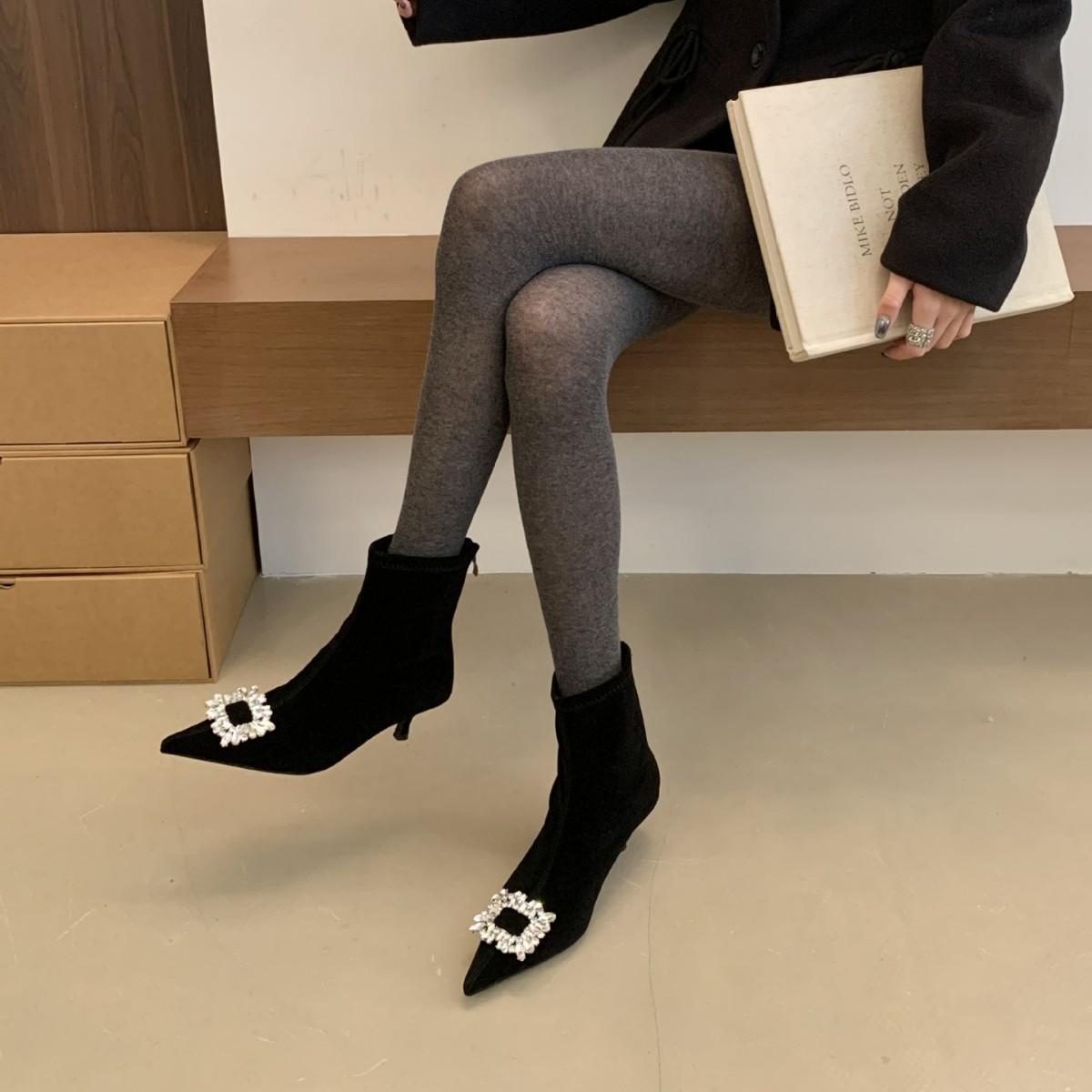 

2025 new pointed rhinestone buckle suede low tube thin Martin women s short boots rear zipper women s boots 39 чорний