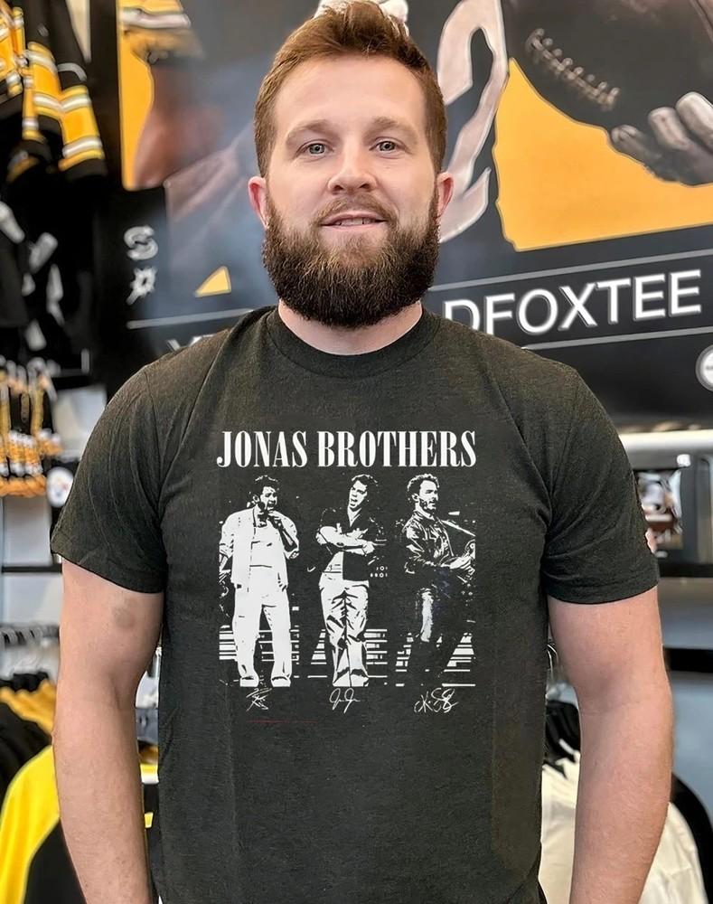 Jonas Brothers Black andWhite Silhouette Signature T-Shirt – Band Fan Tee