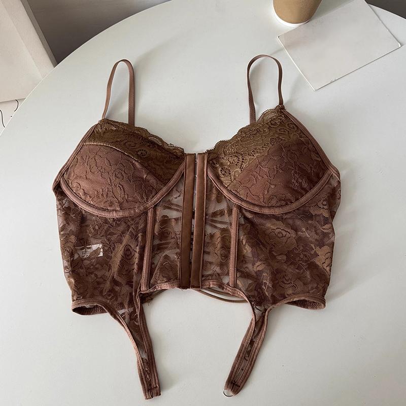 

Женская кружевная вязанная крючком нестандартная тонкая майка с открытой спиной и подтяжками на груди One Size кофейный