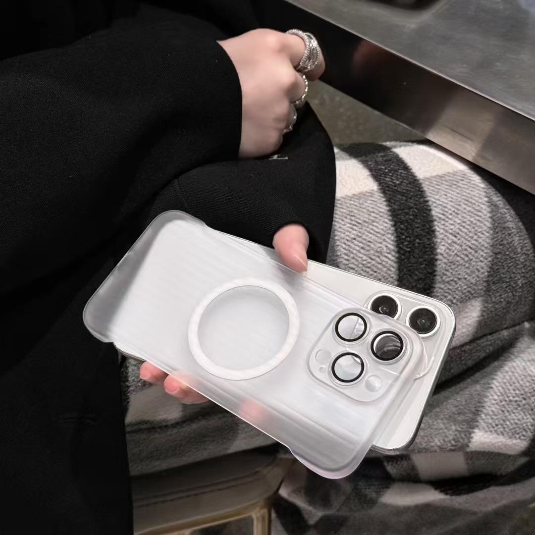 

Подходит для iPhone16pro Гофрированный магнитный безрамочный чехол для телефона Высококлассный Apple 15 Ультратонкий 14 Противоударный чехол iPhone16