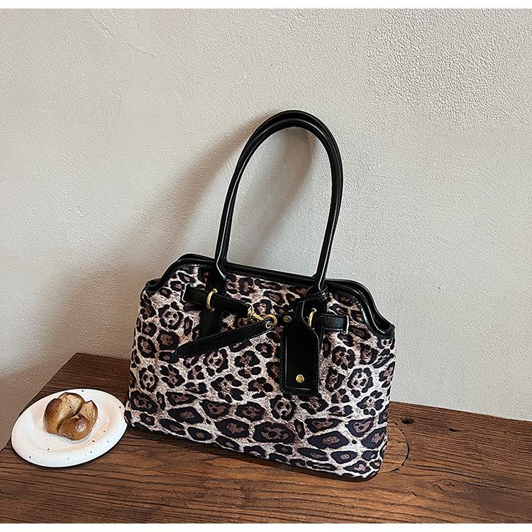 

Ретро сумка с леопардовым принтом, большая вместимость, модная персонализированная сумка через плечо, новая универсальная сумка-тоут под мышкой One Size хаки