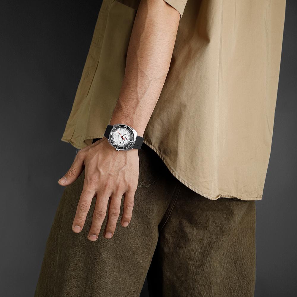 NAVIFORCE Original Men Calendar Watch Quartz Movement Round Case Luminous Pointer 50m Waterproof Silicone Strap Men Casual Watch NF7132