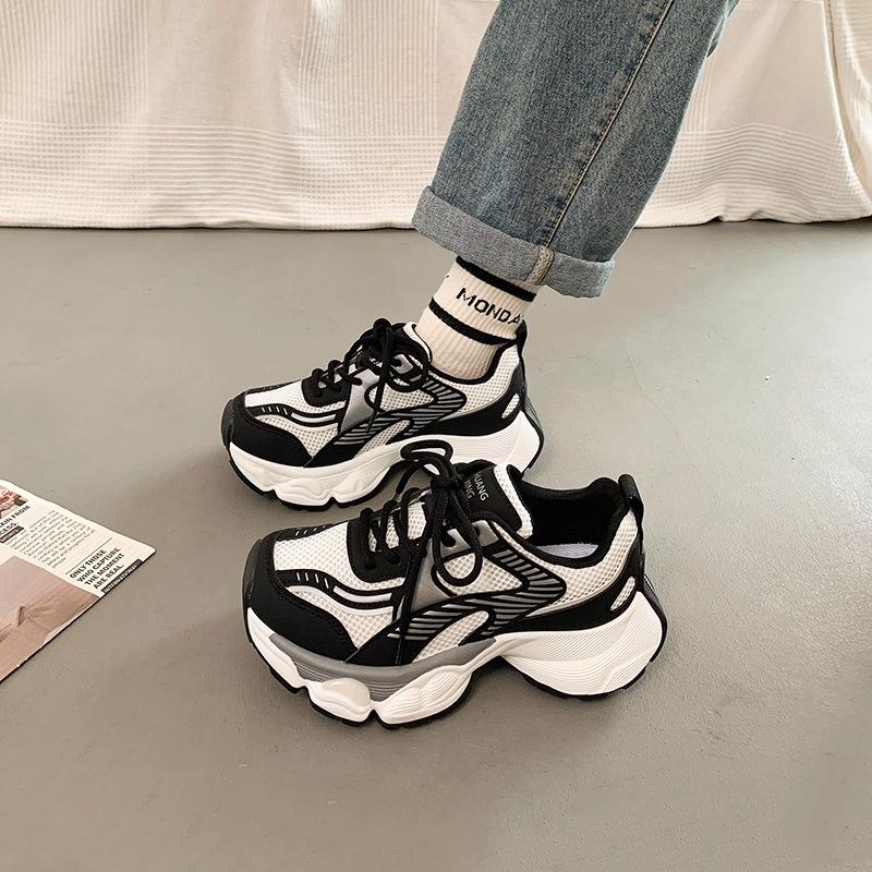 

European station dad shoes women 2025 summer new breathable mesh thick sole heightening couple super fire casual sports shoes 35