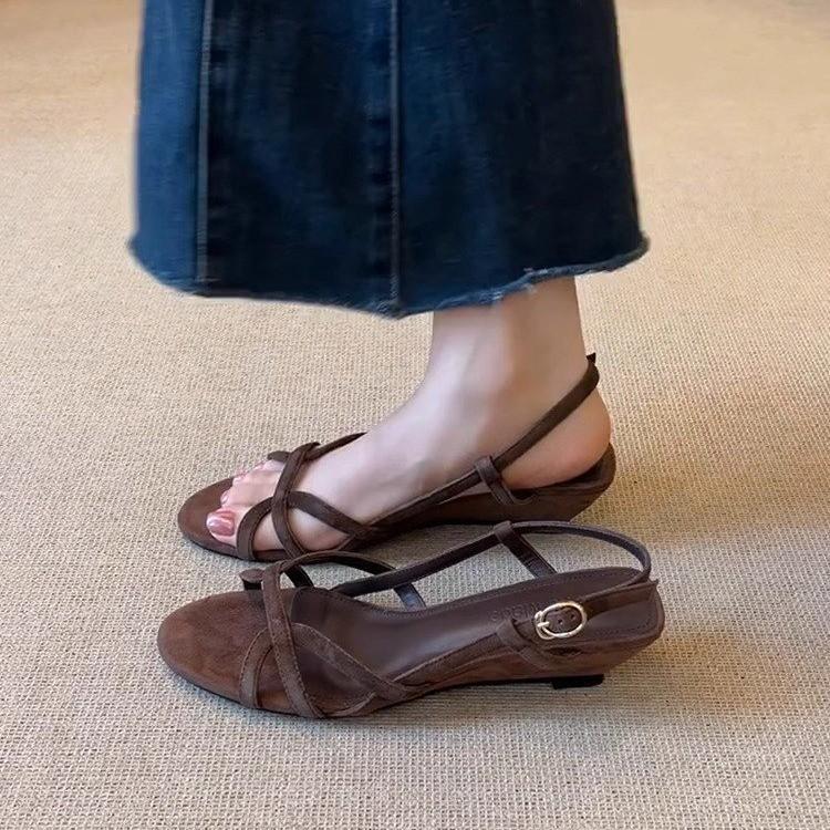 

Retro hollow open-toed sandals women s 2025 summer new fashionable versatile not tired foot slope heel soft-soled Roman shoes 40 коричневый