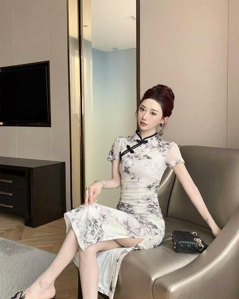 Elegant Women's Retro Cheongsam Dress with Frog Buttons and Stand Collar - Slim Fit, Printed, Slit, Mid-Length