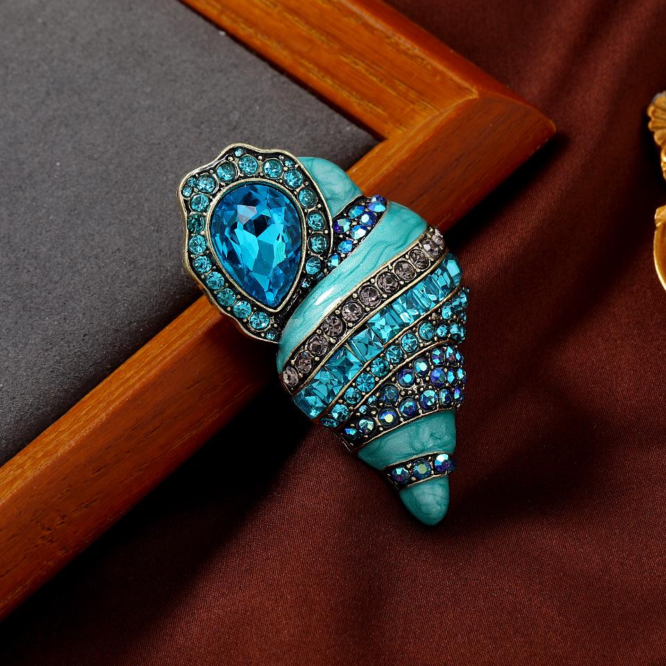 Vintage High-End Chinese Conch Brooch with Drip Oil and Inlaid Diamonds - Elegant Coat Accessory