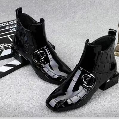Stivaletti Corti in Pelle Verniciata da Donna 2024 Nuovi Quattro Stagioni Moda Britannica Stivali Comodi Peluche Scarpe Casual da Passeggio all'Aperto