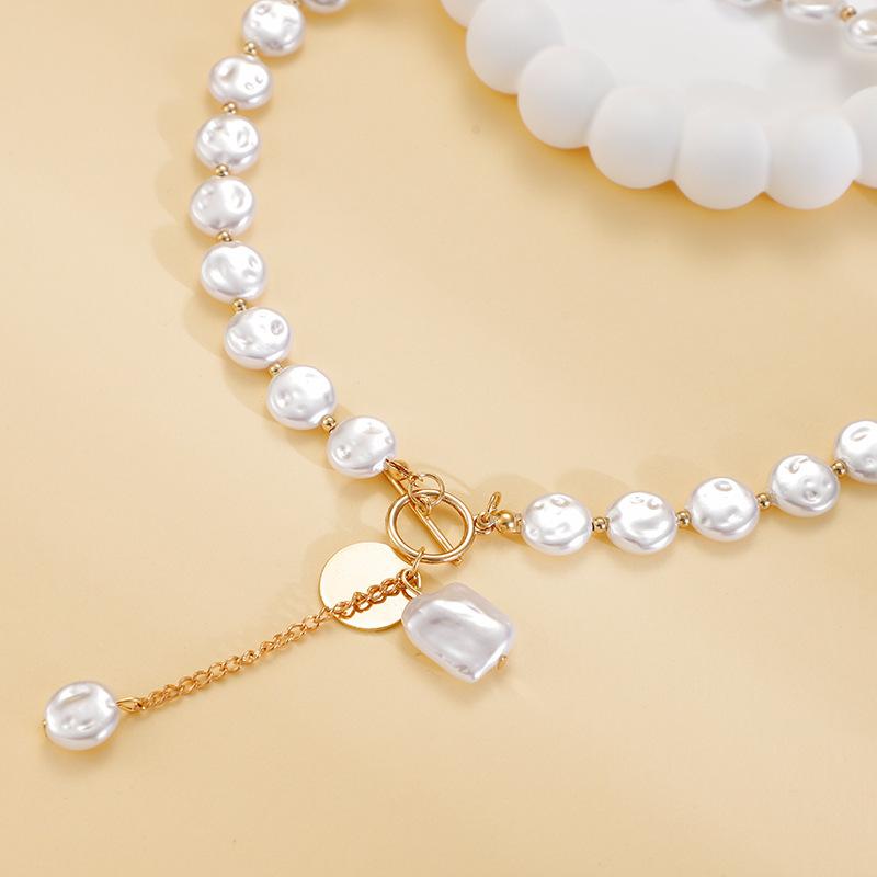 Einfache einlagige Barock-Imitation Flachperlen Halskette, kalter Wind Fransen Pulloverkette