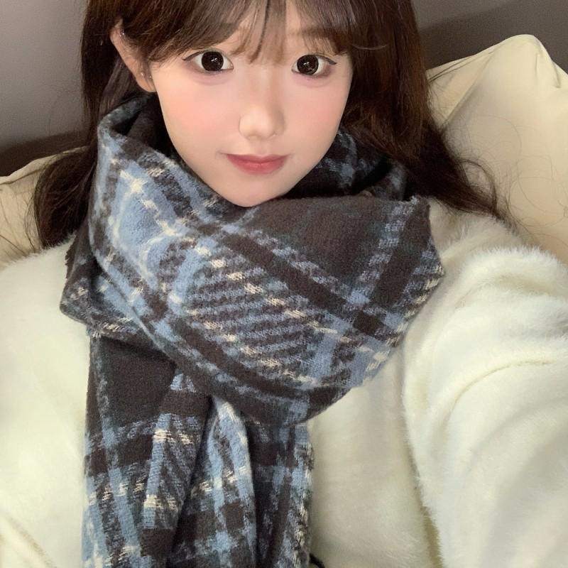 Milky Beige Plaid Thickened Scarf: Korean Style for Winter 2025