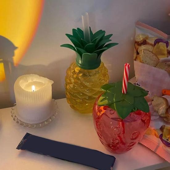 Erdbeerförmiger Becher mit Deckel und Strohhalm, große Kapazität, Ananas-Wasserflasche, tragbar für Reisen, wiederverwendbar, Frucht