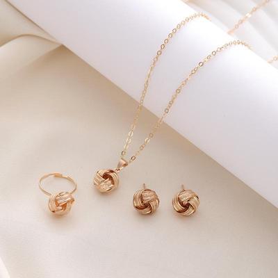 Trendiges Schmuckset mit gedrehtem Knoten: Stilvolle 3-teilige Kollektion aus Halskette, Ohrringen und Ring